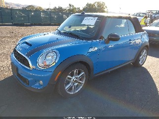 2013 Mini Convertible, VIN WMWZP3C56DT705768. Фото 2 з 6 з аукціону IAAI. Каталог авто зі США OpenDataCar.