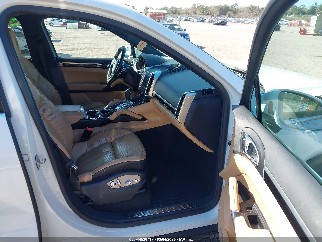 2018 Porsche Cayenne, VIN WP1AA2A29JKA01679. Фото 5 з 6 з аукціону IAAI. Каталог авто зі США OpenDataCar.