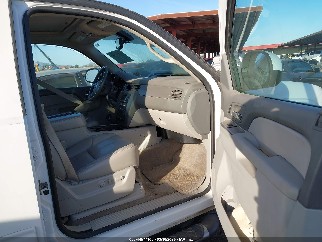 2011 Chevrolet Suburban 1500, VIN 1GNSKJE33BR243531. Фото 5 з 6 з аукціону IAAI. Каталог авто зі США OpenDataCar.