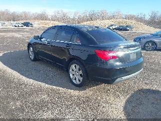 2013 Chrysler 200, VIN 1C3CCBAB7DN669833. Zdjęcie 3 z 6 z aukcji IAAI. Katalog aut z USA OpenDataCar.