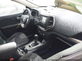 2017 Jeep Cherokee, VIN 1C4PJLAB4HW661231. Photo 5 of 6 from IAAI auction. OpenDataCar US salvage catalog.