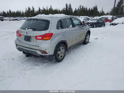 2018 Mitsubishi RVR, VIN JA4AH3AU5JU600548. Фото 4 з 6 з аукціону IAAI. Каталог авто зі США OpenDataCar.