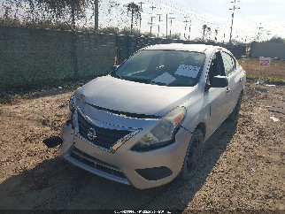 2015 Nissan Versa, VIN 3N1CN7AP5FL805851. Фото 2 з 6 з аукціону IAAI. Каталог авто зі США OpenDataCar.