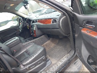 2013 Chevrolet Suburban 1500, VIN 1GNSKJE72DR304082. Фото 5 з 6 з аукціону IAAI. Каталог авто зі США OpenDataCar.