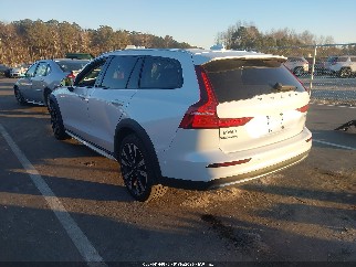 2023 Volvo V60 Cross Country, VIN YV4L12WB6P2107452. Фото 3 из 6 с аукциона IAAI. Каталог авто из США OpenDataCar.