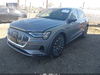 2019 Audi e-tron, VIN WA1VABGE8KB012625. Фото 2 из 6 с аукциона IAAI. Каталог авто из США OpenDataCar.