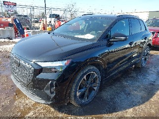 2024 Audi Q4 e-tron, VIN WA1LUBFZ8RP062702. Фото 2 из 6 с аукциона IAAI. Каталог авто из США OpenDataCar.