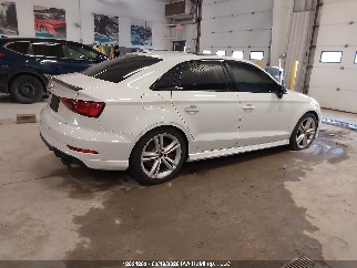 2018 Audi RS3, VIN WUABWGFF7J1905765. Фото 4 из 6 с аукциона IAAI. Каталог авто из США OpenDataCar.