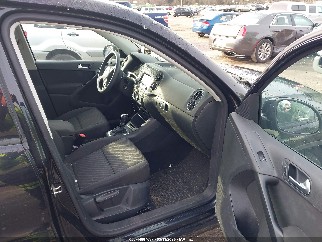 2018 Volkswagen Tiguan Limited, VIN WVGAV7AX2JK001596. Фото 5 з 6 з аукціону IAAI. Каталог авто зі США OpenDataCar.