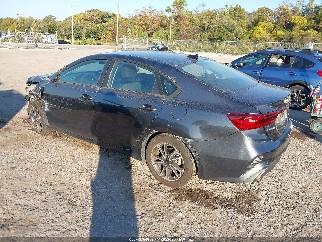 2024 Kia Forte, VIN 3KPF24AD5RE722775. Фото 3 з 6 з аукціону IAAI. Каталог авто зі США OpenDataCar.