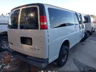 2005 Chevrolet Express 2500, VIN 1GAHG39U851217540. Фото 4 з 6 з аукціону IAAI. Каталог авто зі США OpenDataCar.