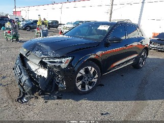 2022 Audi e-tron, VIN WA1AAAGE1NB005657. Фото 2 из 6 с аукциона IAAI. Каталог авто из США OpenDataCar.