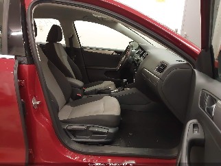 2017 Volkswagen Jetta, VIN 3VW2B7AJ2HM219499. Фото 5 з 6 з аукціону IAAI. Каталог авто зі США OpenDataCar.