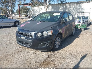 2015 Chevrolet Sonic, VIN 1G1JC6SH5F4124521. Фото 2 з 6 з аукціону IAAI. Каталог авто зі США OpenDataCar.
