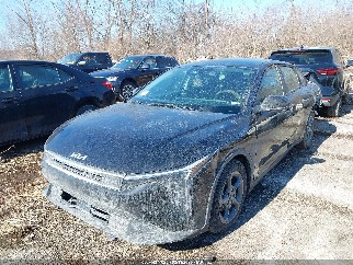 2025 Kia K4, VIN 3KPFT4DE8SE194687. Фото 2 з 6 з аукціону IAAI. Каталог авто зі США OpenDataCar.