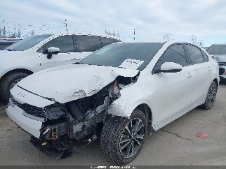 2024 Kia Forte, VIN 3KPF24AD7RE728545. Фото 2 з 6 з аукціону IAAI. Каталог авто зі США OpenDataCar.