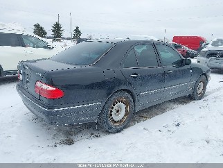 2000 Mercedes-benz E-Class, VIN WDBJF82J3YX032983. Zdjęcie 4 z 6 z aukcji IAAI. Katalog aut z USA OpenDataCar.