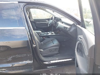 2019 Audi e-tron, VIN WA1LAAGE3KB022464. Фото 5 из 6 с аукциона IAAI. Каталог авто из США OpenDataCar.