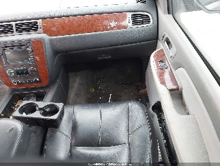 2008 Chevrolet Suburban 1500, VIN 1GNFC160X8J243343. Фото 5 з 6 з аукціону IAAI. Каталог авто зі США OpenDataCar.