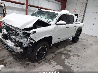 2025 Toyota Tacoma, VIN 3TYLC5LN1ST028824. Фото 2 з 6 з аукціону IAAI. Каталог авто зі США OpenDataCar.