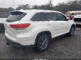2019 Toyota Highlander, VIN 5TDKZRFH4KS552701. Фото 4 з 6 з аукціону IAAI. Каталог авто зі США OpenDataCar.