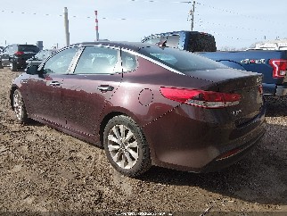 2017 Kia Optima, VIN 5XXGT4L32HG131041. Фото 3 из 6 с аукциона IAAI. Каталог авто из США OpenDataCar.