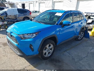 2021 Toyota RAV4, VIN 2T3P1RFVXMW161055. Фото 2 з 6 з аукціону IAAI. Каталог авто зі США OpenDataCar.