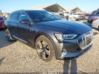 2019 Audi e-tron, VIN WA1VAAGE8KB006463. Фото 1 из 6 с аукциона IAAI. Каталог авто из США OpenDataCar.