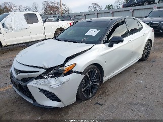 2020 Toyota Camry, VIN 4T1KZ1AK9LU044186. Фото 2 з 6 з аукціону IAAI. Каталог авто зі США OpenDataCar.