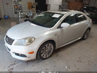 2011 Suzuki Kizashi, VIN JS2RE9A84B6110766. Фото 2 з 6 з аукціону IAAI. Каталог авто зі США OpenDataCar.