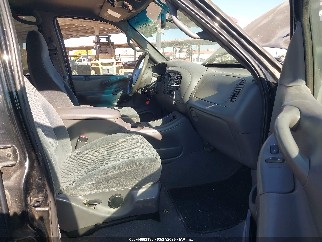 2000 Ford Expedition, VIN 1FMRU1664YLB57310. Zdjęcie 5 z 6 z aukcji IAAI. Katalog aut z USA OpenDataCar.