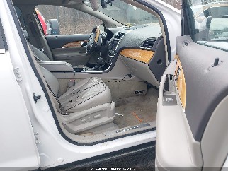 2011 Lincoln MKX, VIN 2LMDJ8JK8BBJ31787. Фото 5 з 6 з аукціону IAAI. Каталог авто зі США OpenDataCar.