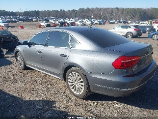 2016 Volkswagen Passat, VIN 1VWBS7A34GC038485. Zdjęcie 3 z 6 z aukcji IAAI. Katalog aut z USA OpenDataCar.