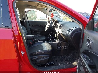 2019 Jeep Compass, VIN 3C4NJCBB0KT743671. Фото 5 з 6 з аукціону IAAI. Каталог авто зі США OpenDataCar.