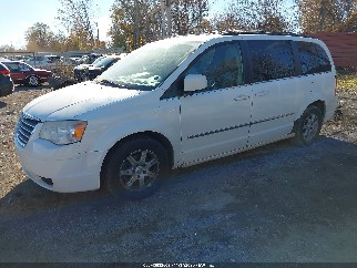 2010 Chrysler Town & Country, VIN 2A4RR8D12AR427616. Zdjęcie 2 z 6 z aukcji IAAI. Katalog aut z USA OpenDataCar.