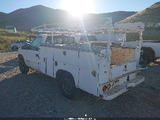 1998 Gmc Sierra, VIN 1GDGC34RXWF052107. Zdjęcie 3 z 6 z aukcji IAAI. Katalog aut z USA OpenDataCar.