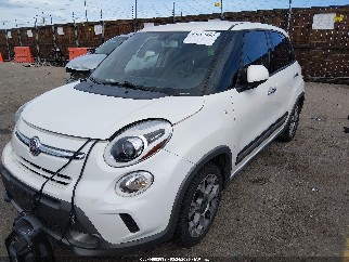 2015 Fiat 500L, VIN ZFBCFADH6FZ036428. Фото 2 з 6 з аукціону IAAI. Каталог авто зі США OpenDataCar.