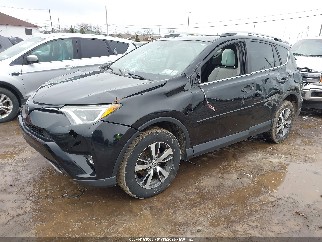 2018 Toyota RAV4, VIN 2T3RFREV2JW734831. Фото 2 из 6 с аукциона IAAI. Каталог авто из США OpenDataCar.