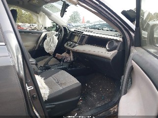 2015 Toyota RAV4, VIN JTMZFREV5FD053499. Zdjęcie 5 z 6 z aukcji IAAI. Katalog aut z USA OpenDataCar.