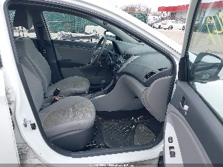 2017 Hyundai Accent, VIN KMHCT4AE9HU306880. Фото 5 з 6 з аукціону IAAI. Каталог авто зі США OpenDataCar.