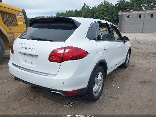 2012 Porsche Cayenne, VIN WP1AE2A2XCLA93015. Фото 4 з 6 з аукціону IAAI. Каталог авто зі США OpenDataCar.
