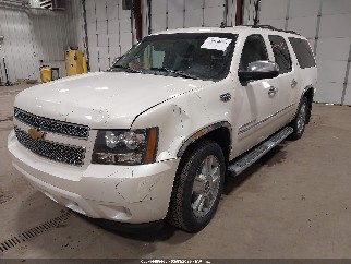 2010 Chevrolet Suburban 1500, VIN 1GNUKKE31AR176408. Фото 2 з 6 з аукціону IAAI. Каталог авто зі США OpenDataCar.