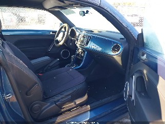 2019 Volkswagen Beetle, VIN 3VW5DAAT1KM506670. Фото 5 з 6 з аукціону IAAI. Каталог авто зі США OpenDataCar.