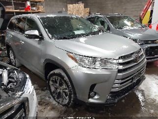2018 Toyota Highlander, VIN 5TDBZRFH0JS909712. Фото 1 з 6 з аукціону IAAI. Каталог авто зі США OpenDataCar.