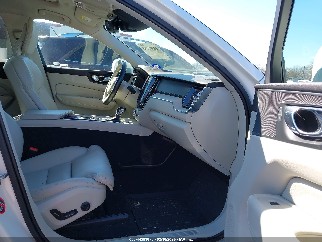 2018 Volvo XC60, VIN YV4102RL6J1008156. Фото 5 з 6 з аукціону IAAI. Каталог авто зі США OpenDataCar.