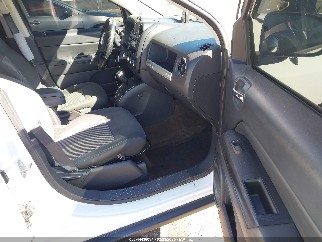 2015 Jeep Compass, VIN 1C4NJCBB6FD246667. Фото 5 з 6 з аукціону IAAI. Каталог авто зі США OpenDataCar.