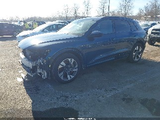 2022 Audi e-tron, VIN WA1AAAGE0NB010560. Фото 2 з 6 з аукціону IAAI. Каталог авто зі США OpenDataCar.