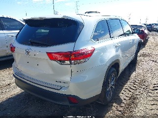 2018 Toyota Highlander, VIN 5TDJZRFH2JS864073. Фото 4 з 6 з аукціону IAAI. Каталог авто зі США OpenDataCar.